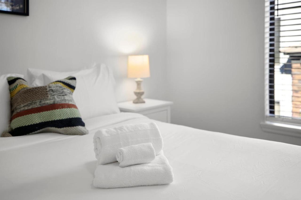 Cozysuites Modern Urban In Historic Apartment Glendale