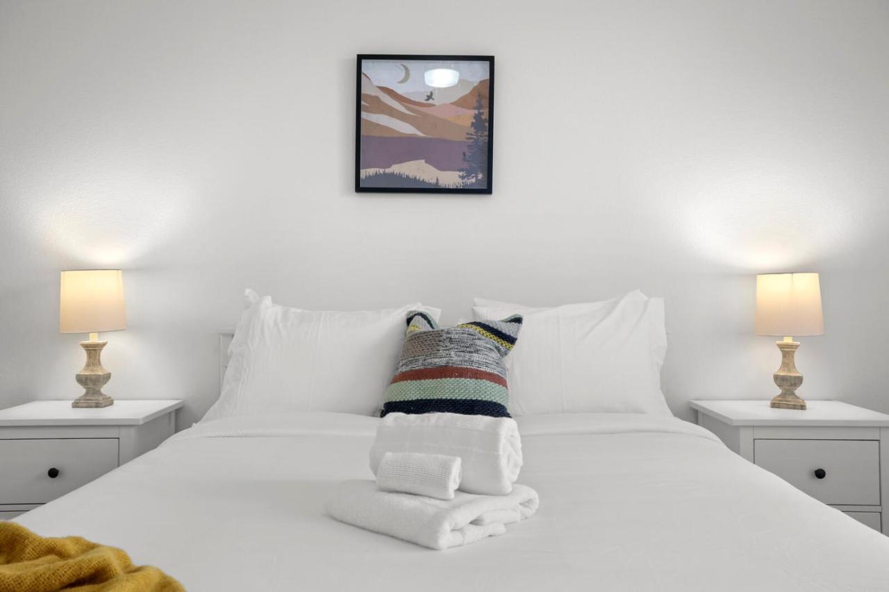 Cozysuites Modern Urban In Historic Apartment Glendale