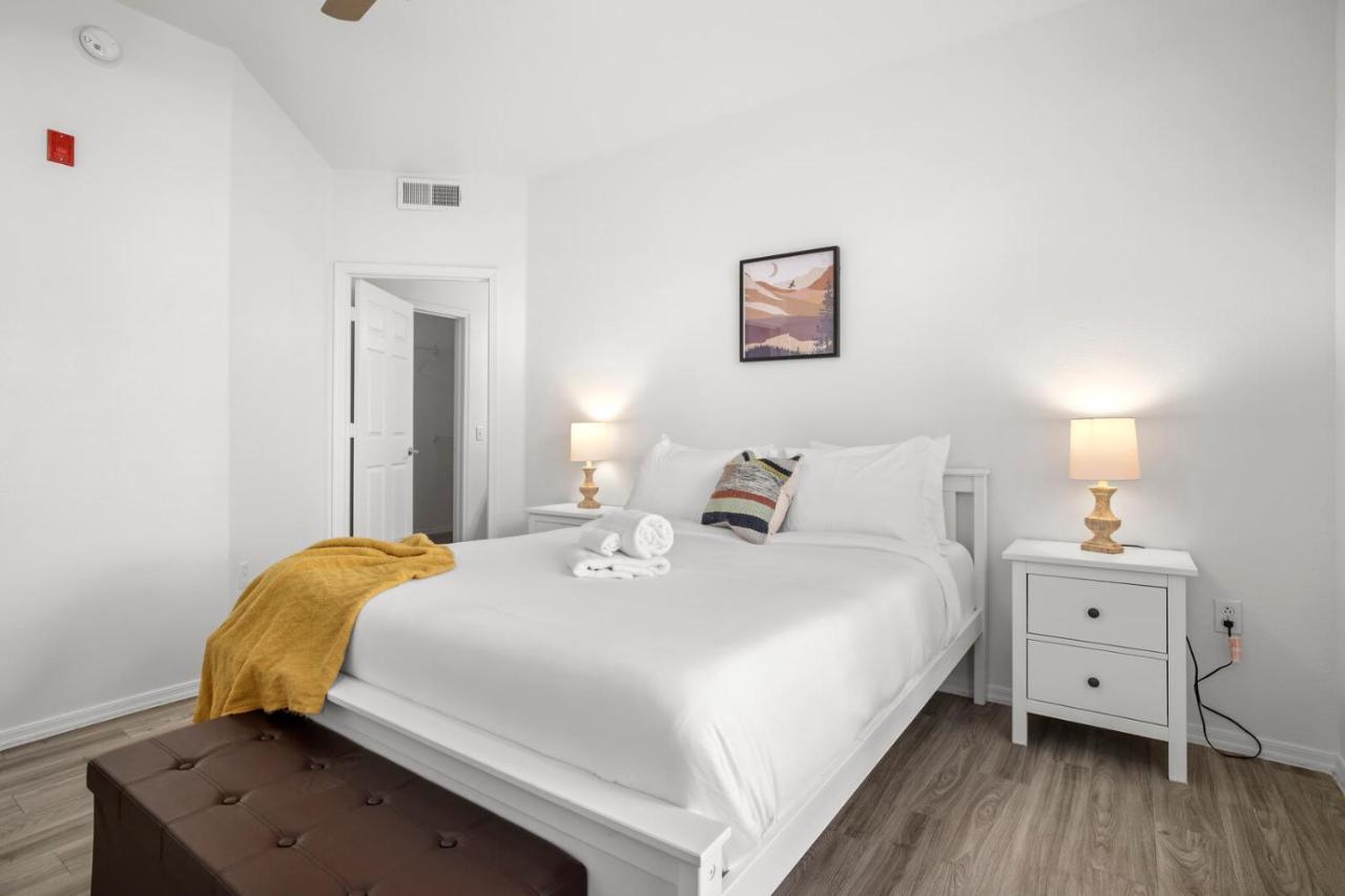 Cozysuites Modern Urban In Historic Apartment